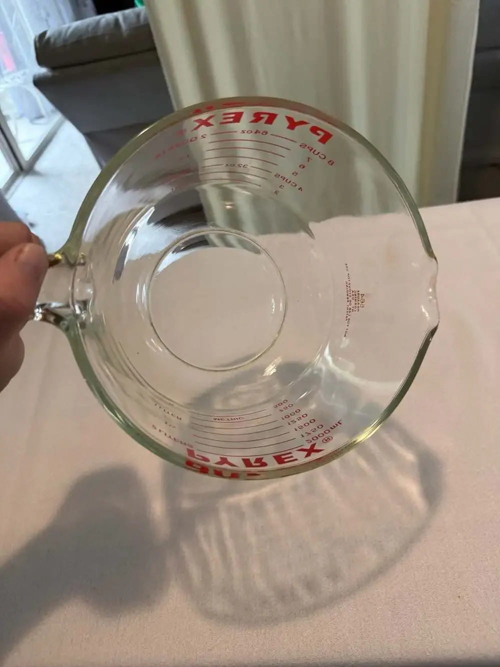Vintage Pyrex 564 2 Quart / 8 Cup Glass Measuring Cup, Red Lettering